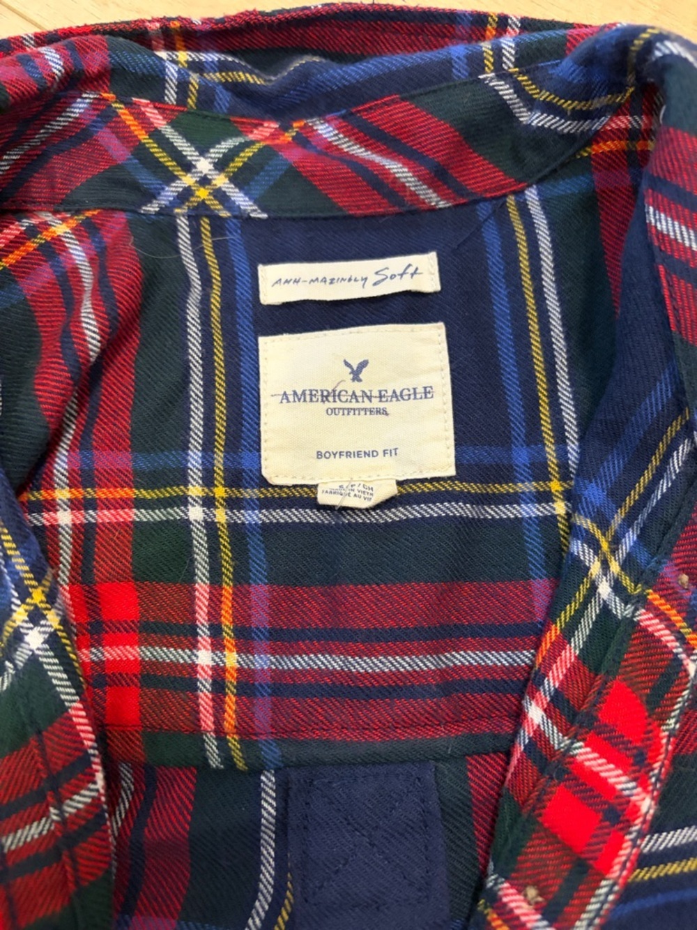 American eagle boyfriend fit plaid shirt - Picture 2 of 2